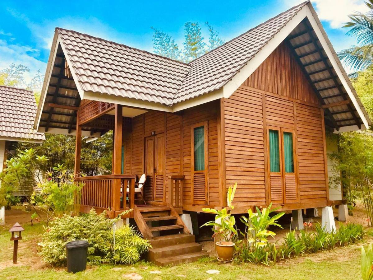 Bayu Lestari Island Resort Мерсінг Екстер'єр фото